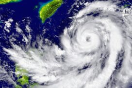 Supertufão Bavi avança rumo ao Japão