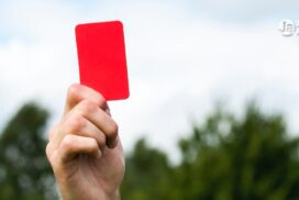 Polêmica: FIFA volta atrás e libera jogador após cartão vermelho